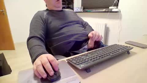 henrikrp1971 online show from December 15, 9:09 pm