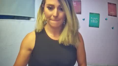 Hestesiaxx online show from November 30, 10:50 pm