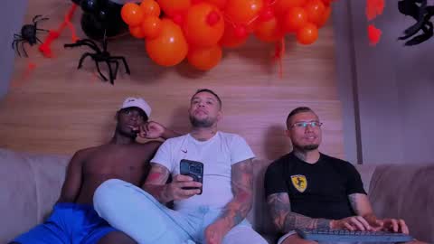 heteros men online show from October 29, 1:57 pm