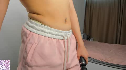 Laura online show from November 18, 9:07 pm