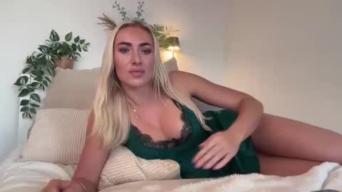 Skylar online show from October 2, 5:28 am