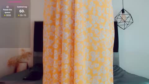 Hilary Avilan online show from November 25, 7:45 pm