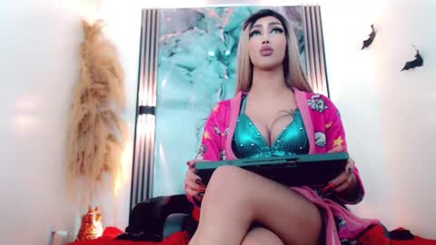 Hilary Avilan online show from September 22, 7:07 pm