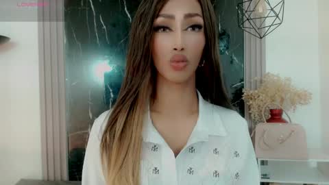 Hilary Avilan online show from March 28, 7:26 pm