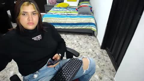 lia online show from February 25, 7:49 pm