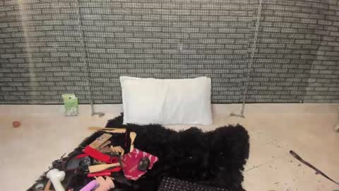 Hillary  online show from April 19, 6:10 pm