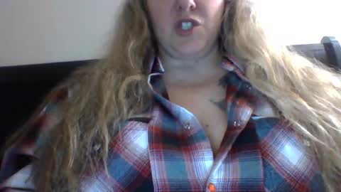 hippysnewhere online show from July 17, 9:11 am