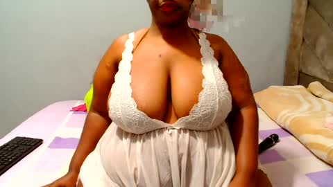 hips2sexy online show from June 14, 9:00 am