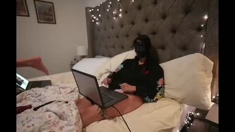 hishersof online show from December 19, 2:34 am
