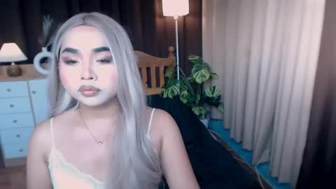 IM NEW HERE ITS ME GIA online show from March 19, 9:04 am