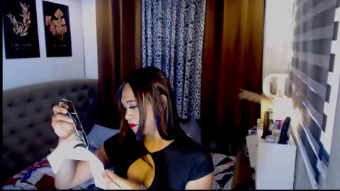 hoelymarie online show from April 20, 4:37 am