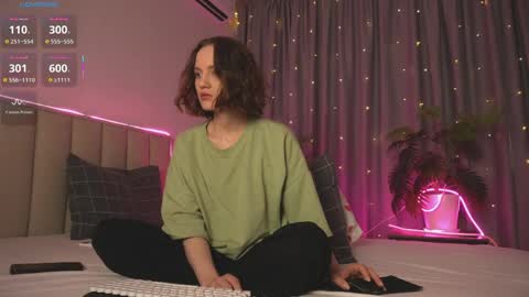 julia online show from April 19, 3:29 am