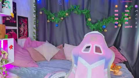 Lux online show from December 5, 5:33 pm