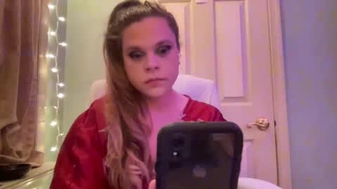 Snapshot of holly23hopefull chatting on December 16, 5:59 am Hollys Drive threw Side Of CB. online show from December 16, 5:59 am