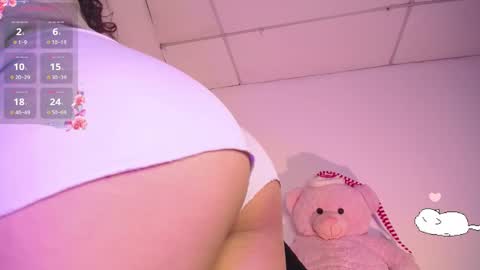 holly_16 online show from December 10, 2:27 am