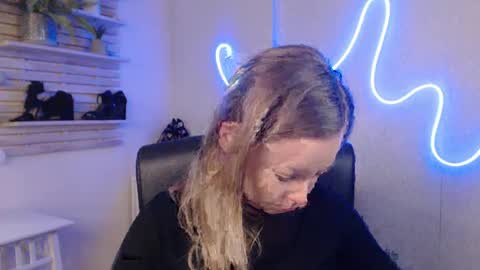 Holly online show from February 10, 1:46 am