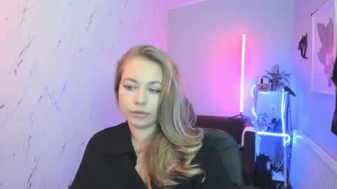 Holly online show from October 17, 7:51 pm