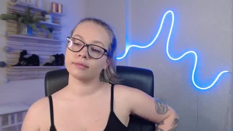 Holly online show from March 11, 3:47 am