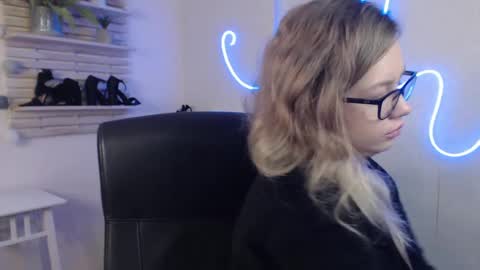 Holly online show from February 13, 5:26 am