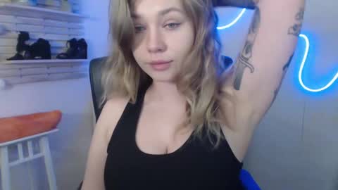 Holly online show from February 7, 2:29 am