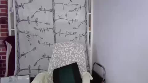 Snapshot of holly_bourbon chatting on October 20, 8:14 pm holly_bourbon online show from October 20, 8:14 pm