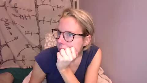 Snapshot of holly_bourbon chatting on September 17, 1:20 am holly_bourbon online show from September 17, 1:20 am