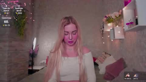 holly_molly8 online show from November 16, 11:40 pm
