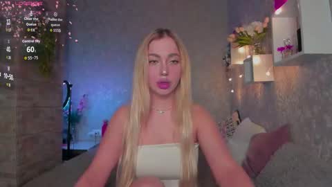 holly_molly8 online show from November 27, 5:37 am