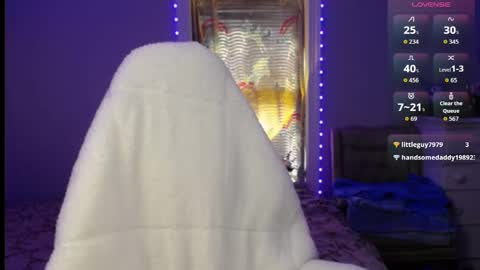 Holly online show from October 1, 4:50 pm