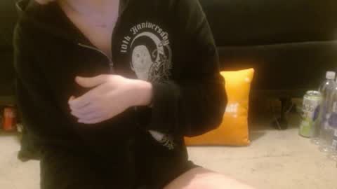 Holly Hawkes online show from May 5, 2:07 am