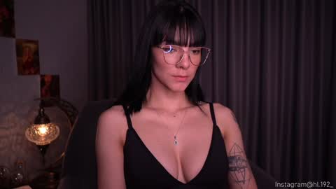 Holly Linder online show from January 8, 1:42 am