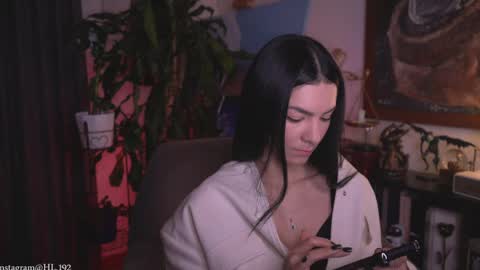 Holly Linder online show from April 5, 2:30 am