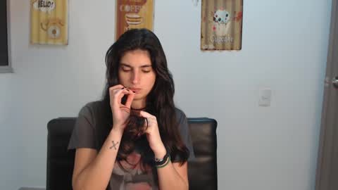 hollyshit_ online show from February 20, 12:30 am