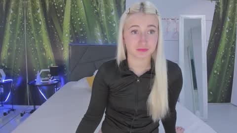 HollyTaillor online show from March 17, 6:29 am