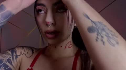 Snapshot of hollyxx_ chatting on October 22, 2:19 pm holly online show from October 22, 2:19 pm