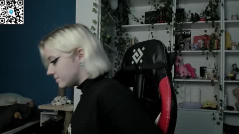 holy_mistresss online show from December 3, 10:27 am