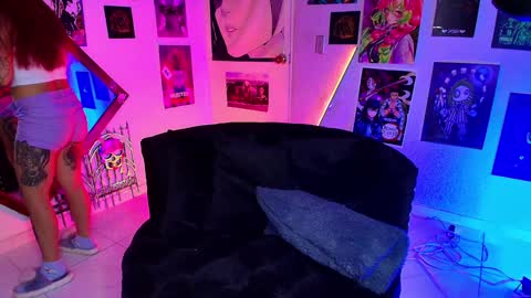 Snapshot of holyeva chatting on February 1, 11:48 pm online show from February 1, 11:48 pm