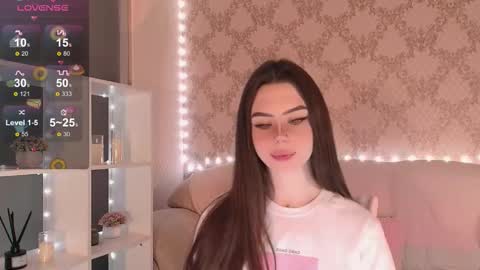 Mia online show from December 16, 4:08 am