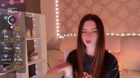 Mia online show from August 7, 4:11 am