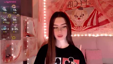 Mia online show from November 2, 5:07 am