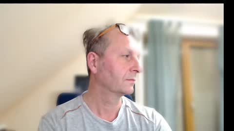 Snapshot of hondowill chatting on January 8, 9:01 pm Bernd online show from January 8, 9:01 pm