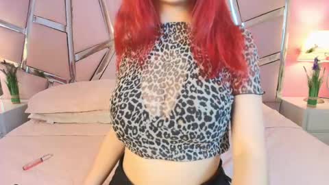 Snapshot of honeeymoonn chatting on October 6, 2:13 pm honeeymoonn online show from October 6, 2:13 pm