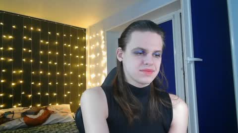 Honelints boyblonde hair AsterMIntfemboybrown hair online show from January 12, 7:10 pm