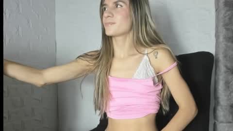honey_darcy online show from June 5, 5:14 am