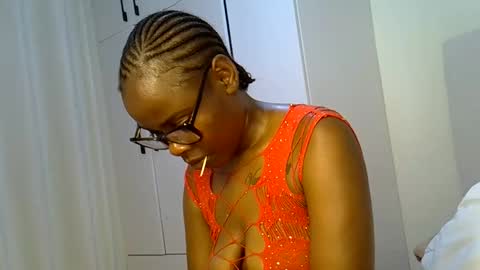 honey drop online show from April 3, 9:22 pm