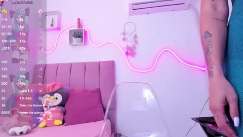 Snapshot of honey_jhenna chatting on October 13, 2:52 pm Jhenna martinez online show from October 13, 2:52 pm