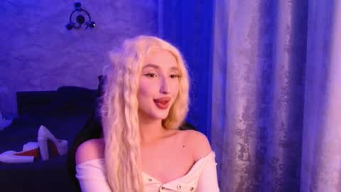 honey_sunset online show from November 19, 10:41 pm