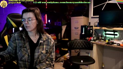 Honey and Bear online show from January 4, 3:40 am