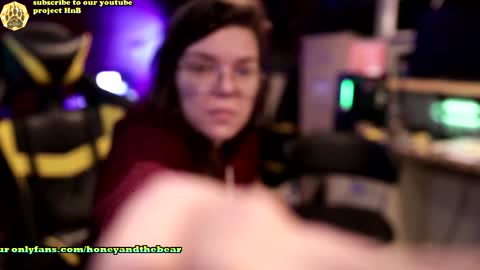 Honey and Bear online show from December 30, 3:36 am