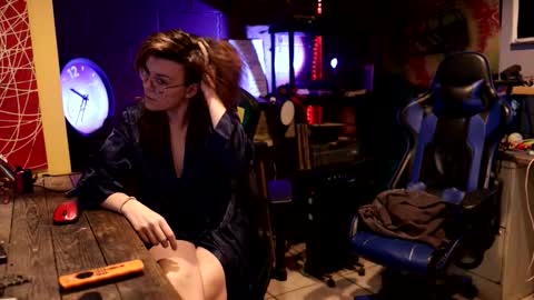 Honey and Bear online show from December 14, 3:24 am